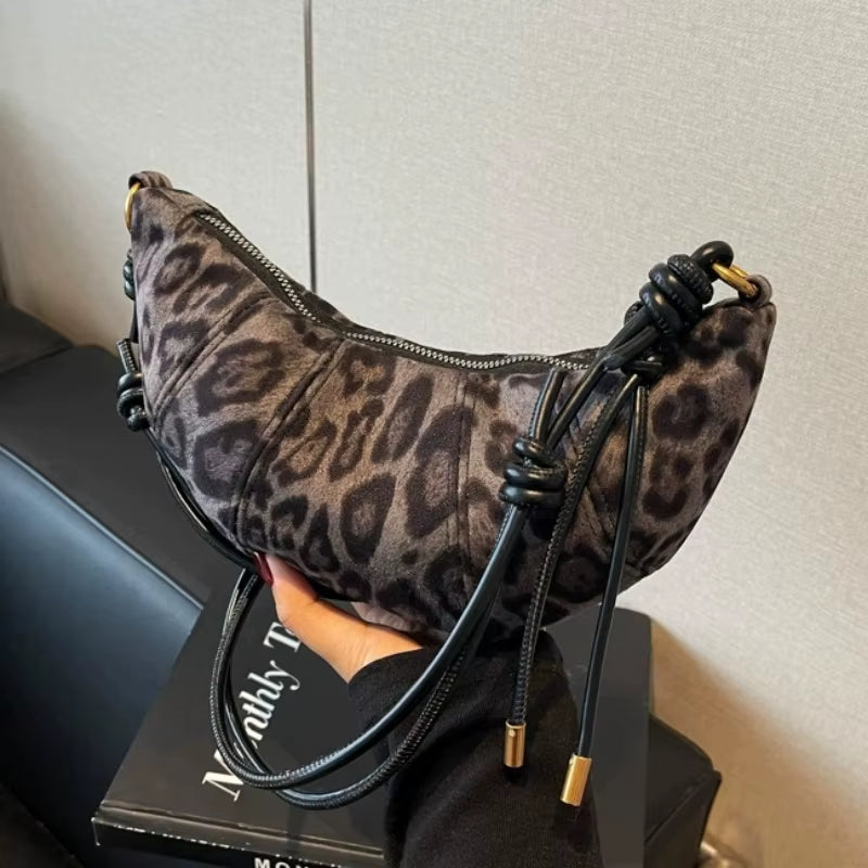 High-Quality Velvet Zipper Shoulder Bag - Solid Color Simple Fashionable Crossbody Handbag in Soft Western Style