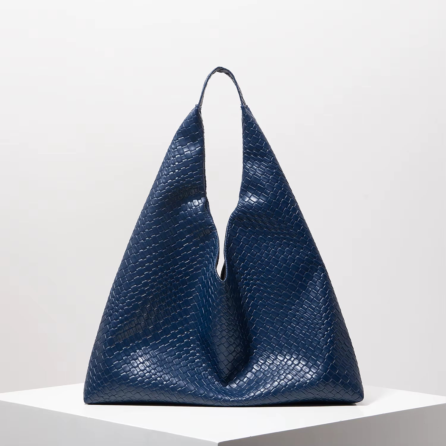 Elegant Minimalist Retro Shoulder Bag - Versatile Tote for Women, Ideal for Work and Everyday Use